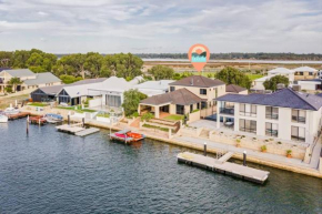 Luxury Waterfront Canal Estate With Private Jetty - Pet Friendly
